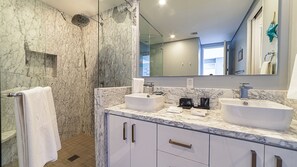 Condo, 1 King Bed with Sofa bed, Balcony (Encantame Towers Verano 903) | Bathroom | Towels, toilet paper - Encantame Towers Verano 903 (Puerto Peñasco)