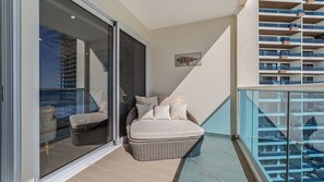 Appart'hôtel, 1 très grand lit et 1 canapé-lit, balcon (Encantame Towers Verano 903) | Enceinte de l’hébergement