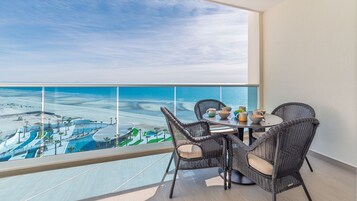 Condo, 1 cama King e sofá-cama, sacada (Encantame Towers Verano 903) | Vista do quarto