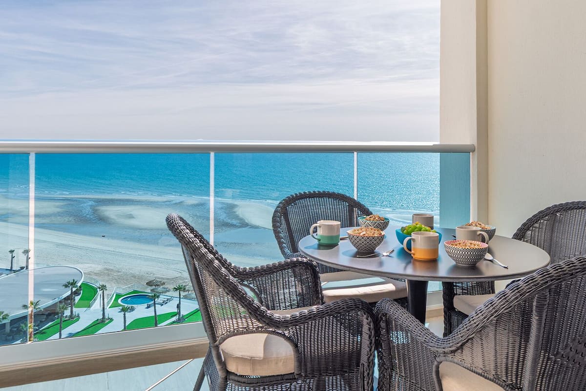 公寓式客房, 1 张特大床和 1 张沙发床, 阳台 (Encantame Towers Verano 903) | 室外用餐