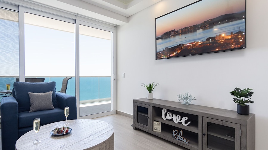 Relax and Splash in Paradise Encantame Towers C 1703