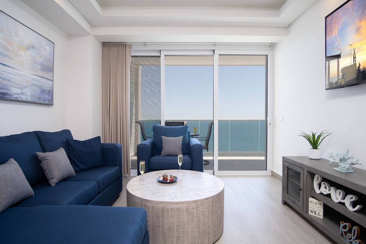 Apartamento, 1 cama King e sofá-cama, sacada (Encantame Towers Velero 1703) | Área de estar