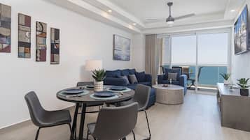 아파트, 킹사이즈침대 1개 및 소파베드, 발코니 (Encantame Towers Velero 1703) | 다이닝