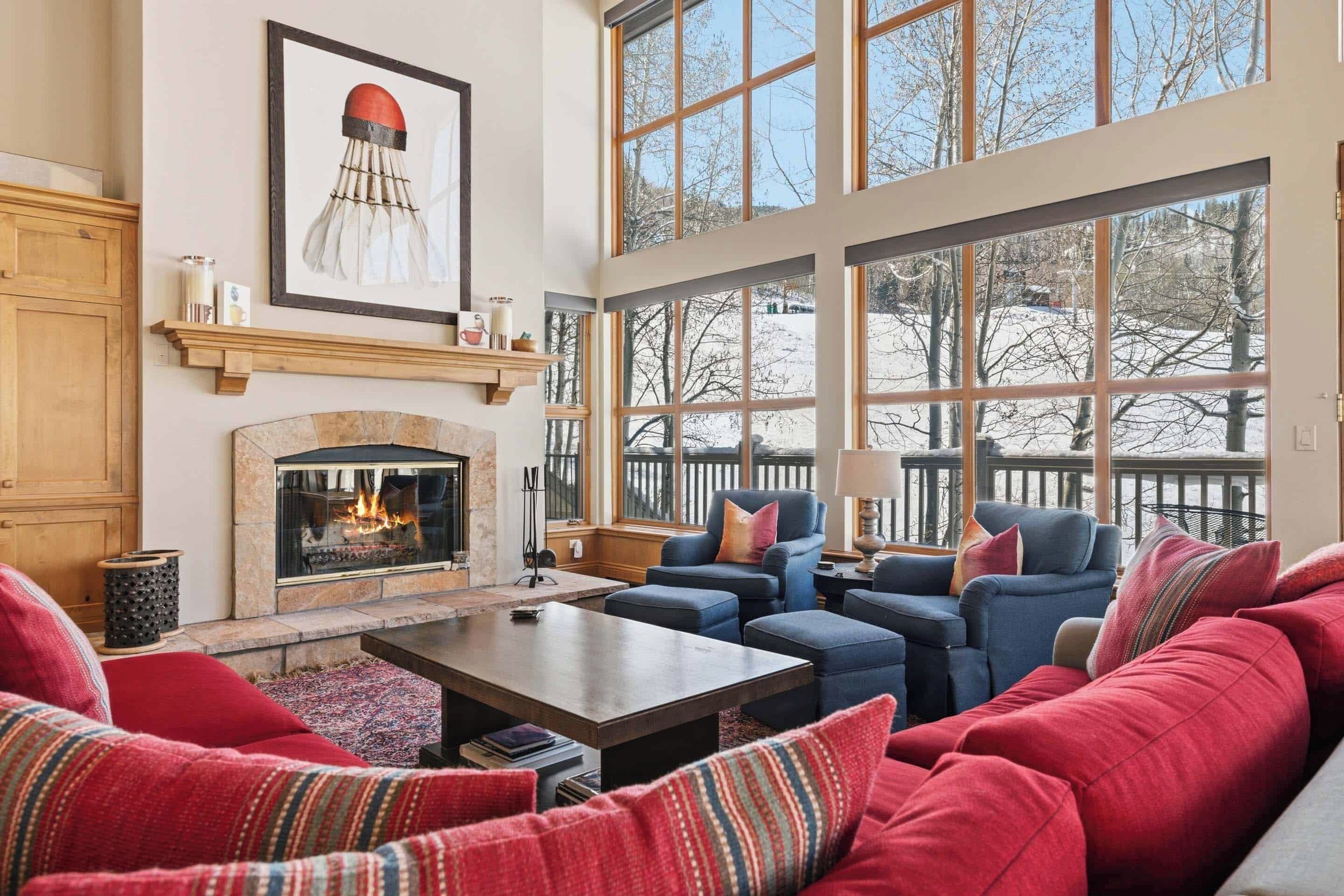 Smart TV, fireplace
