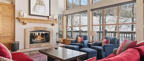 Smart TV, fireplace