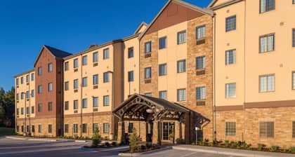 Relaxing Retreat Near Castaway Cove Water Park! Fitness Center + Free Parking