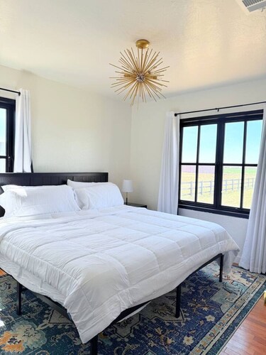 Right by Cadillac Ranch | Cool, Clean, Convenient!