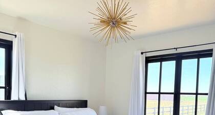 Right by Cadillac Ranch | Cool, Clean, Convenient!