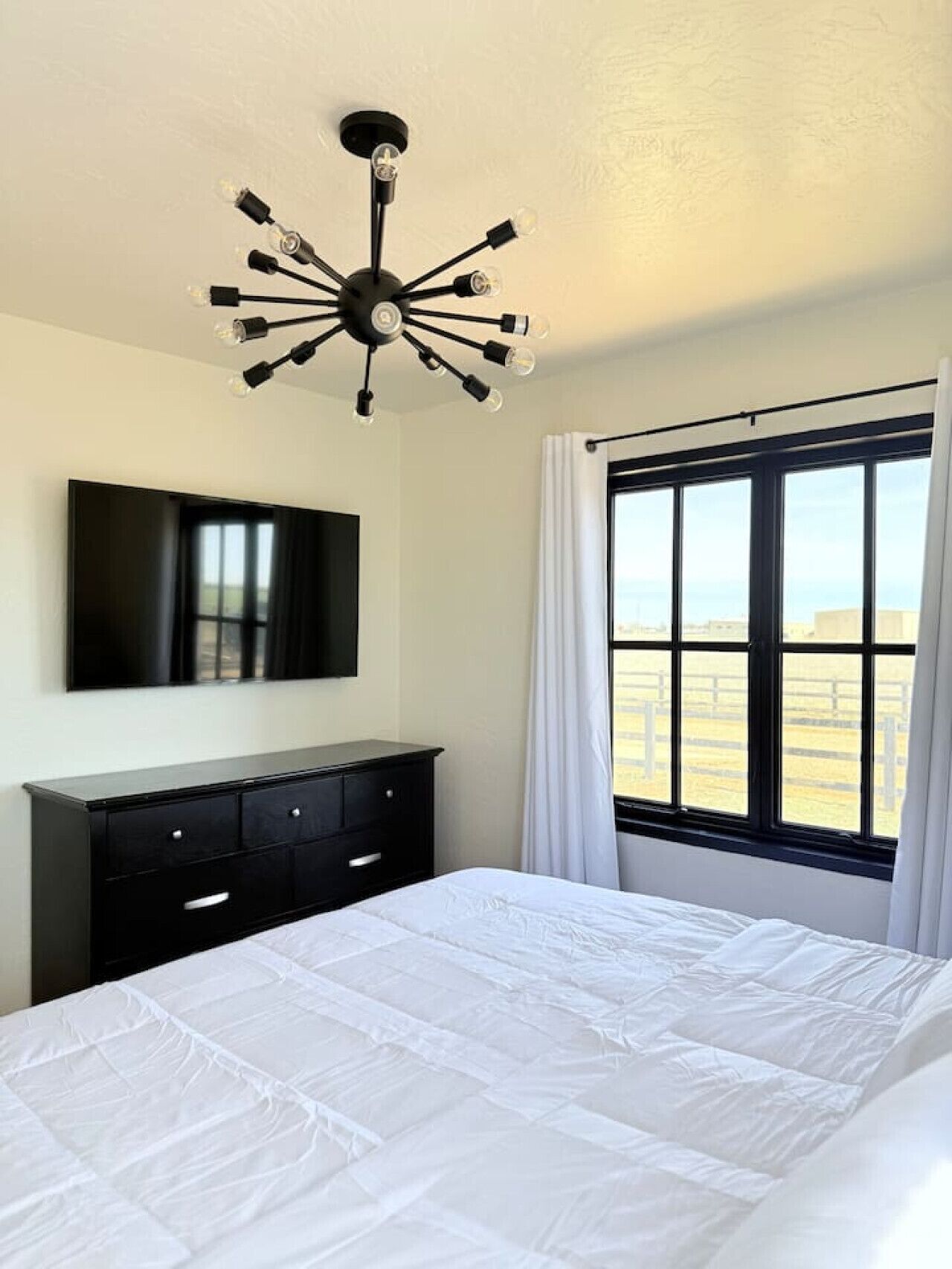 Strykjärn/strykbräda, wi-fi och sängkläder