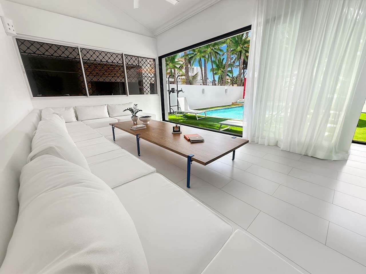 Punta Cana Villa-pool-chef-maid-2 Min Beach - Punta Cana