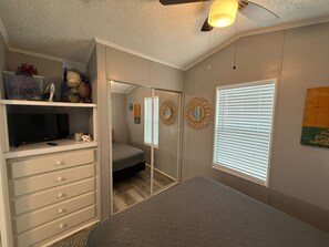 1 bedroom, iron/ironing board, WiFi, bed sheets - Serenity House for Two! (Kissimmee)