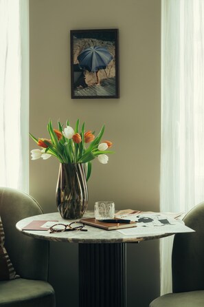Lakens van Egyptisch katoen, luxe beddengoed, een kluis op de kamer