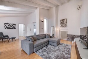Living area - Penthouse with Private Terrace (Como)