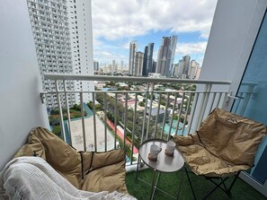 Property grounds - Cozy 1BR Makati Retreat w/ King bed (Makati City)