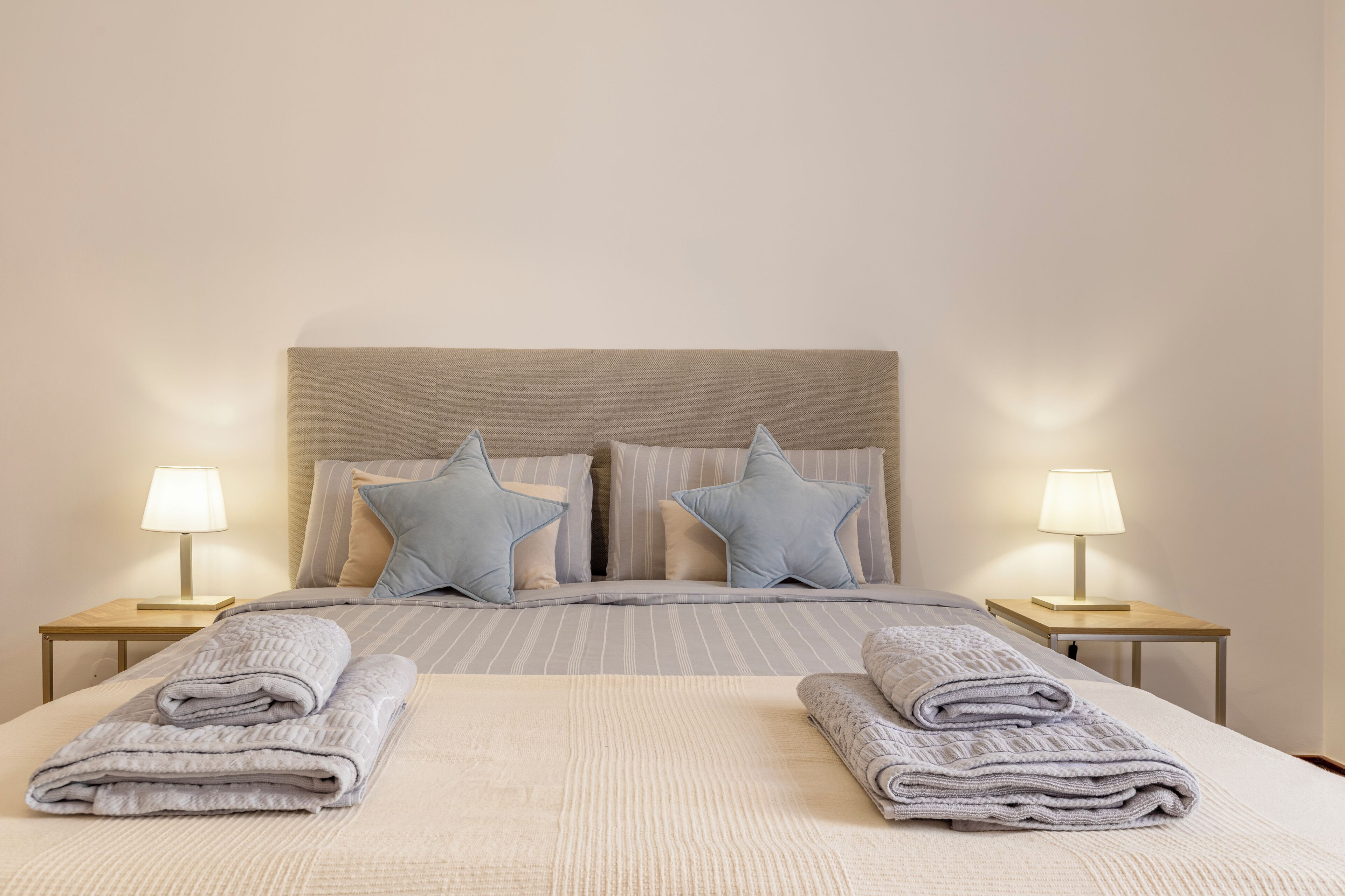 2 habitaciones, tabla de planchar con plancha, internet y ropa de cama 