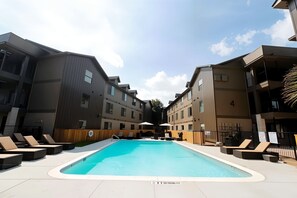 Pool - Chic King 1BR, Downtown Access, Pool, Parking, Gym (Austin)