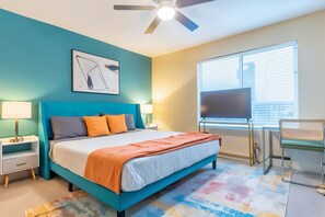 1 bedroom, iron/ironing board, WiFi, bed sheets - Chic King 1BR, Downtown Access, Pool, Parking, Gym (Austin)