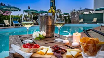 Een seizoensgebonden buitenzwembad