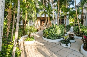 Property grounds -  10-bedroom Beachfront Hacienda for 24 guests Soliman Bay (Tulum)