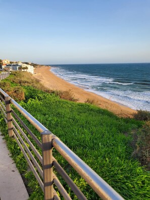 Beach - A 2-minute walk from Albufeira beach and 5 minutes from the historic center! (Albufeira)