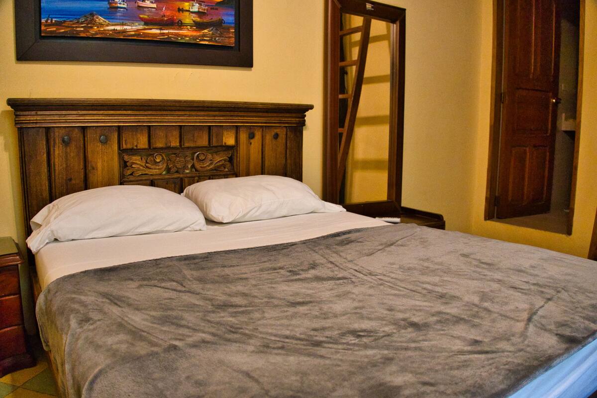 Chambre Double | Coffres-forts dans les chambres, Wi-Fi gratuit, draps fournis