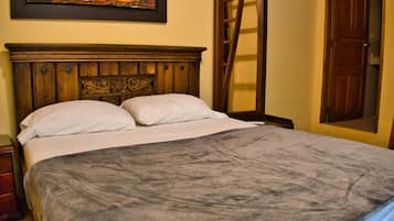 Quarto casal | Cofres nos quartos, Wi-Fi de cortesia, roupa de cama