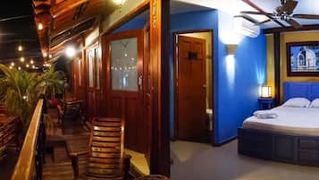 Caja de seguridad en la habitación, wifi gratis y ropa de cama