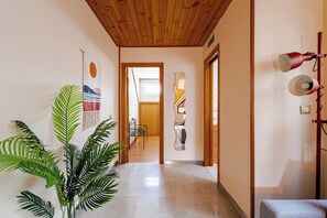 Interior - Natural Light (Madrid)