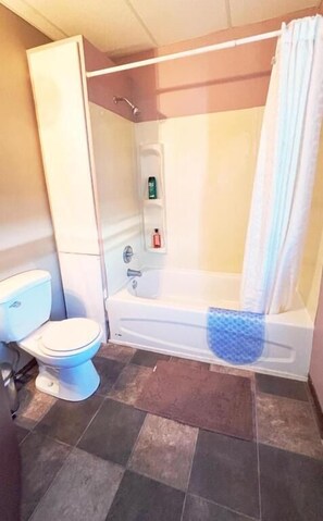 Bathroom - Wakaw Inn (SK)