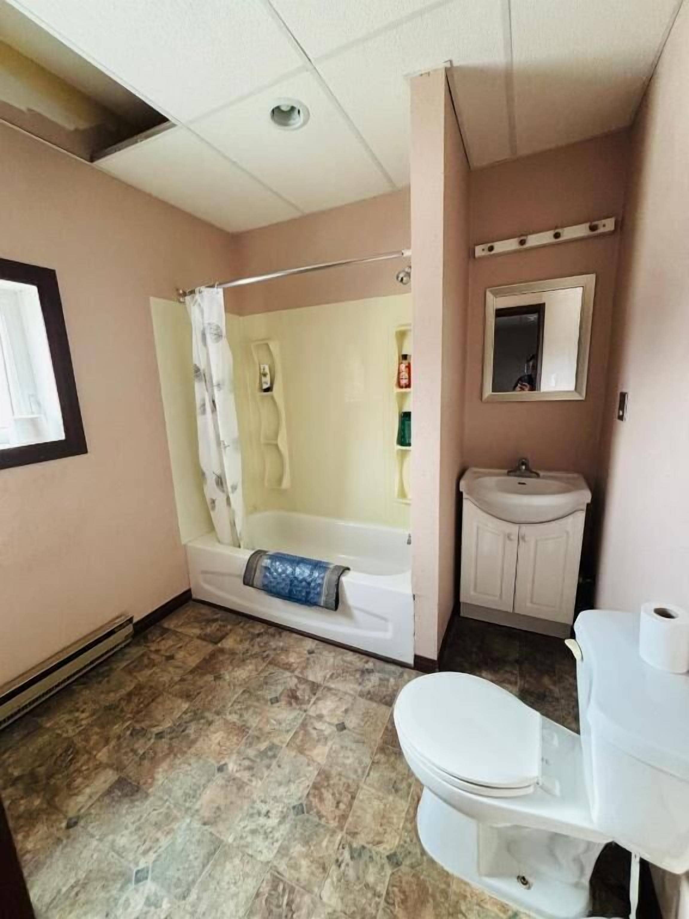 舒适双人房, 庭院景观 | 浴室 | 免费洗浴用品、吹风机、毛巾、肥皂