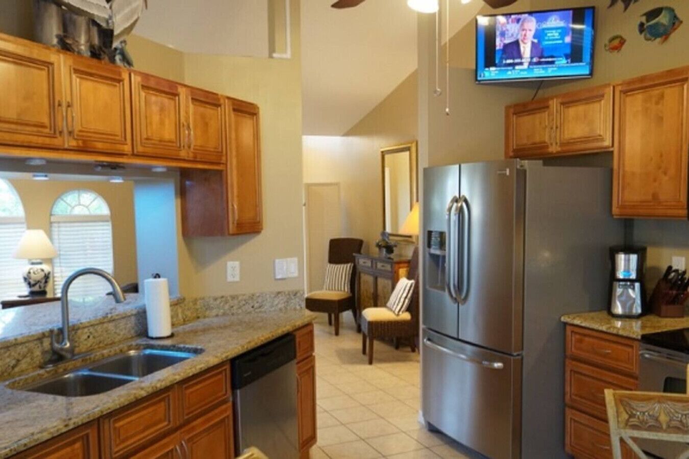 Astianpesukone, kahvin-/teenkeitin, leivänpaahdin