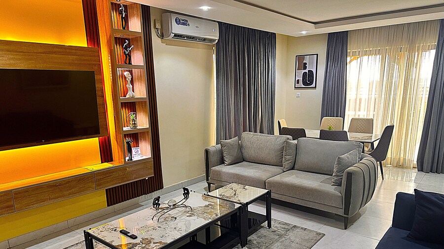 GARDEN CITY HOTEL