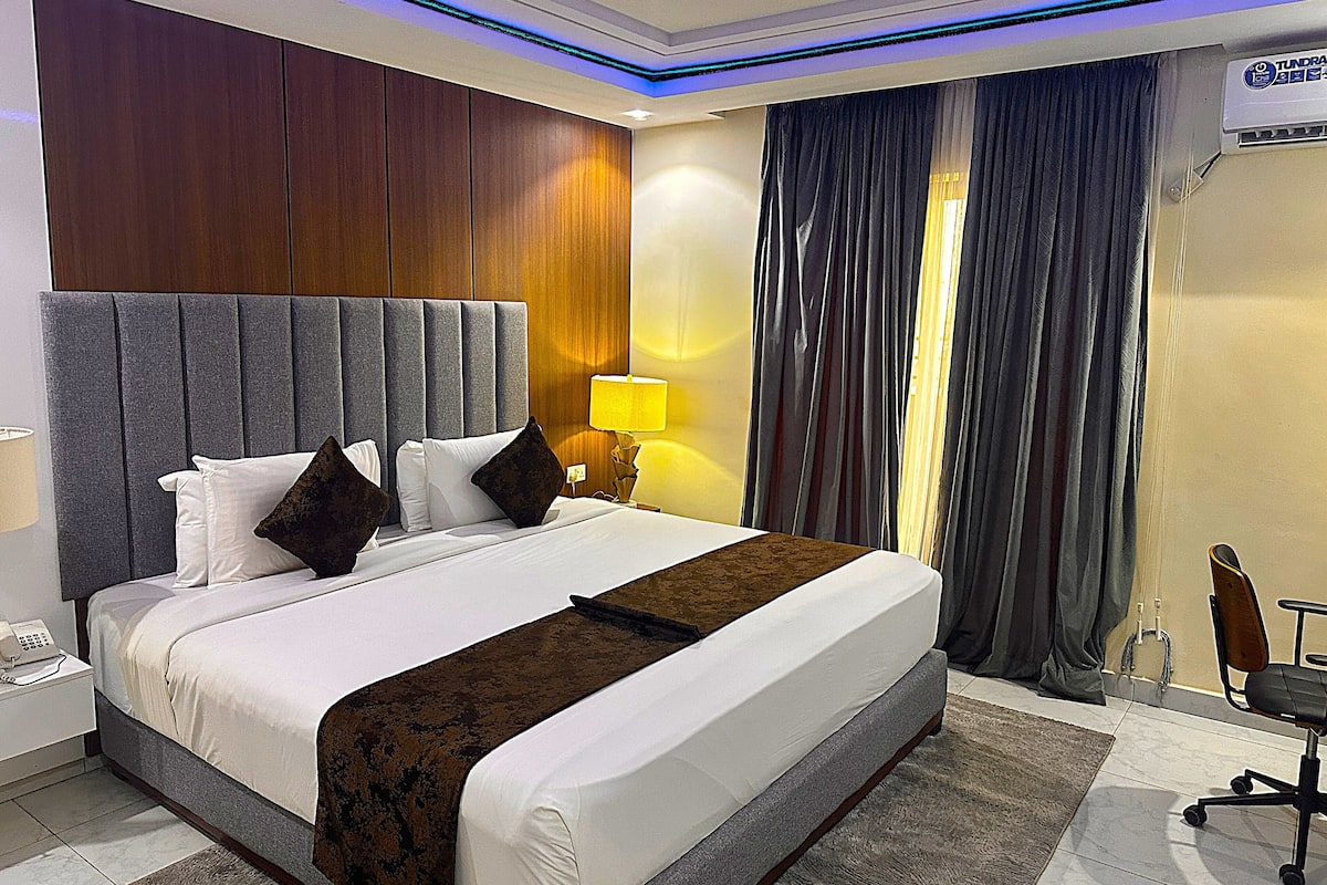 Presidential Suite, Patio, City View