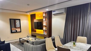Presidential Suite, Patio, City View | Tempat makan