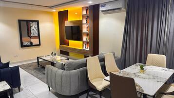 Suite presidencial, patio, vistas a la ciudad | Restauración