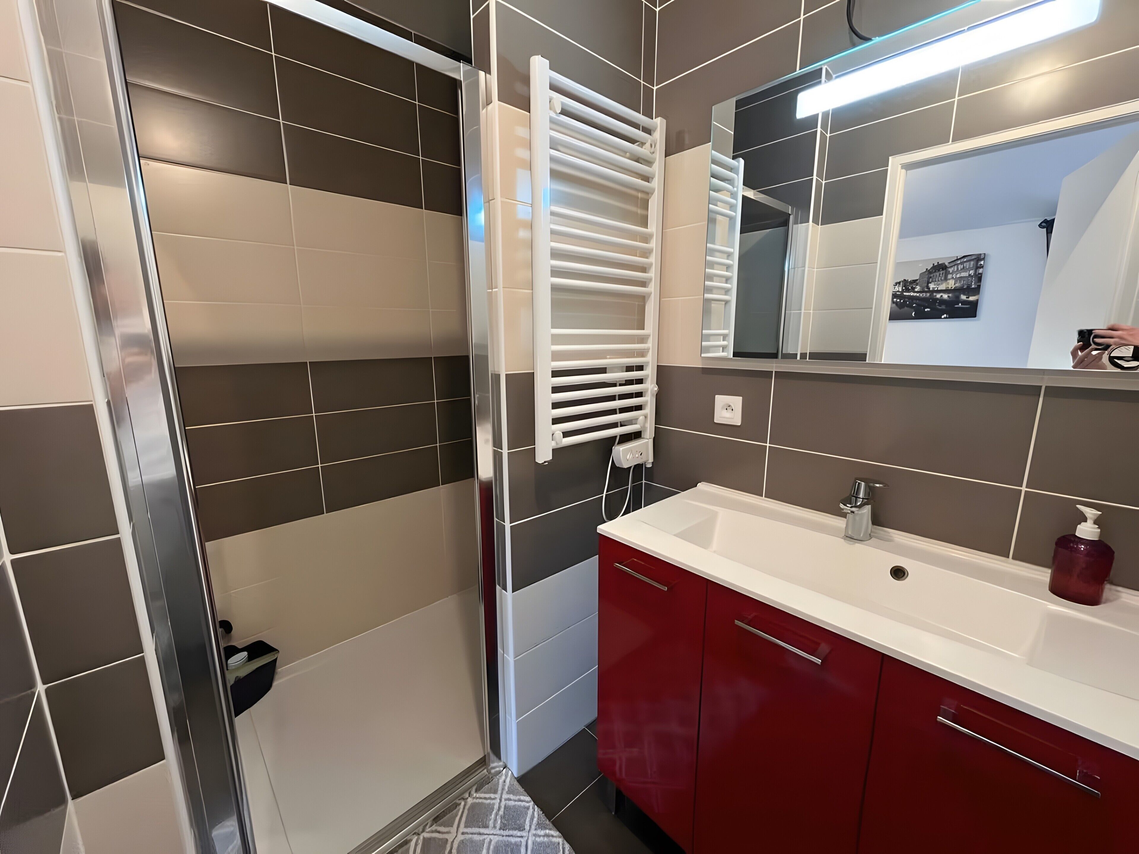 Douche, serviettes fournies