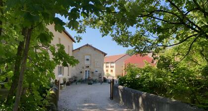 Le Feuillet Guest Room with Private Terrace and Wi-Fi