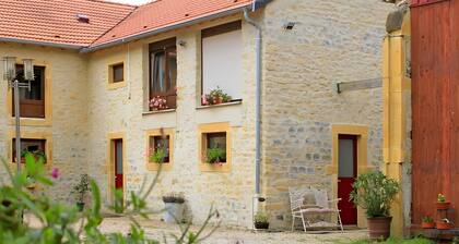 Chambre dâhĂŽtes « Le PrĂ© Lassau » avec terrasse privĂ©e et Wi-Fi