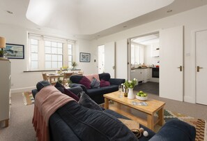 TV, DVD player, music library, stereo - Set within the Grade II listed Acton Castle (Praa Sands)