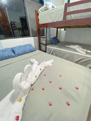 Hypo-allergenic bedding, free WiFi, bed sheets - Galapagos Home (Puerto Baquerizo Moreno)
