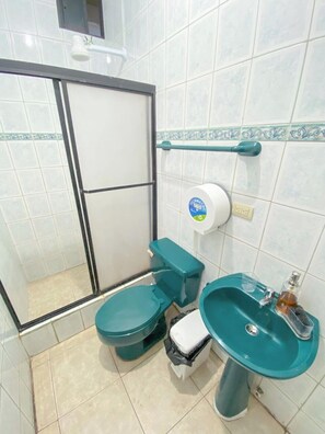 Hypo-allergenic bedding, free WiFi, bed sheets - Galapagos Home (Puerto Baquerizo Moreno)