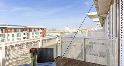 Spacious 70 sqm apartment, ideal for 3 people, located on the third floor of a building with an elevator.The property is situated in the Porta a Mare district, within a complex overlooking the marina with sea views.Located above the natural shopping cent