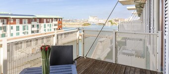 GuestHost - Spacious 70 sqm apartment, ideal for 3 people, located on the third floor of a building with an elevator.The property is situated in the Porta a Mare district, within a complex overlooking the marina with sea views.Located above the natural s