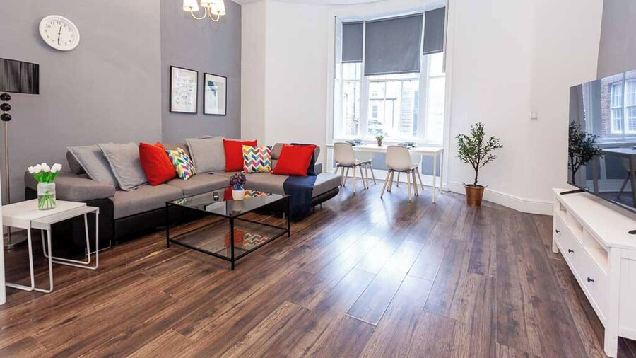 Spacious 2BR -liverpool Central - Walk to Royal Dock, Nightlife & Train Station