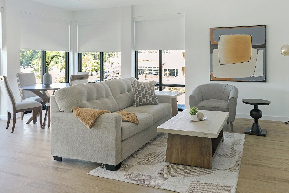 Apartment (3 Bedrooms) | Living area