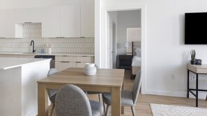Apartment (2 Bedrooms) | Dining room