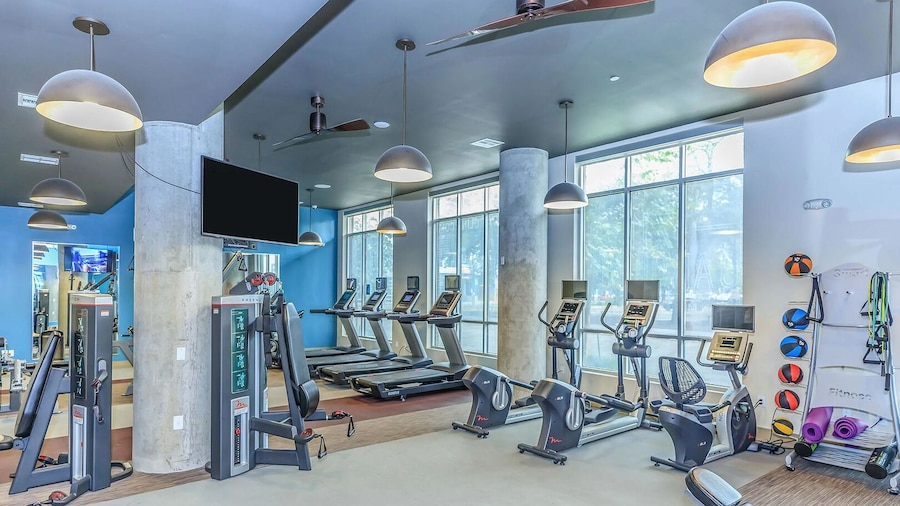 Landing Amazing 2bd, Courtyard, Clubhouse