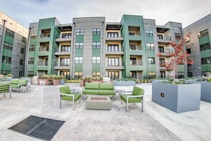 Fireplace - Landing Furnished Apartments Harborside - Memphis (Memphis)