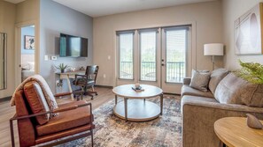 Living area - Landing Furnished Apartments Harborside - Memphis (Memphis)