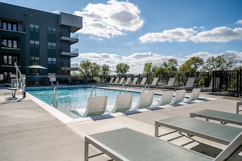 Landing Beautiful 1bd, Rooftop Lounge, Gym